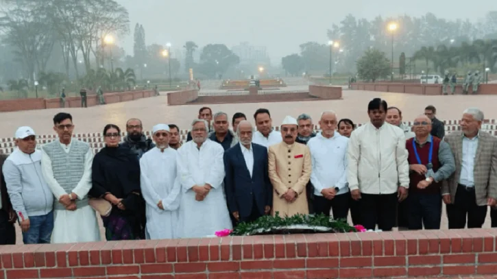 তারেক রহমানের পক্ষে জাতীয় স্মৃতিসৌধে বিএনপির শ্রদ্ধা নিবেদন