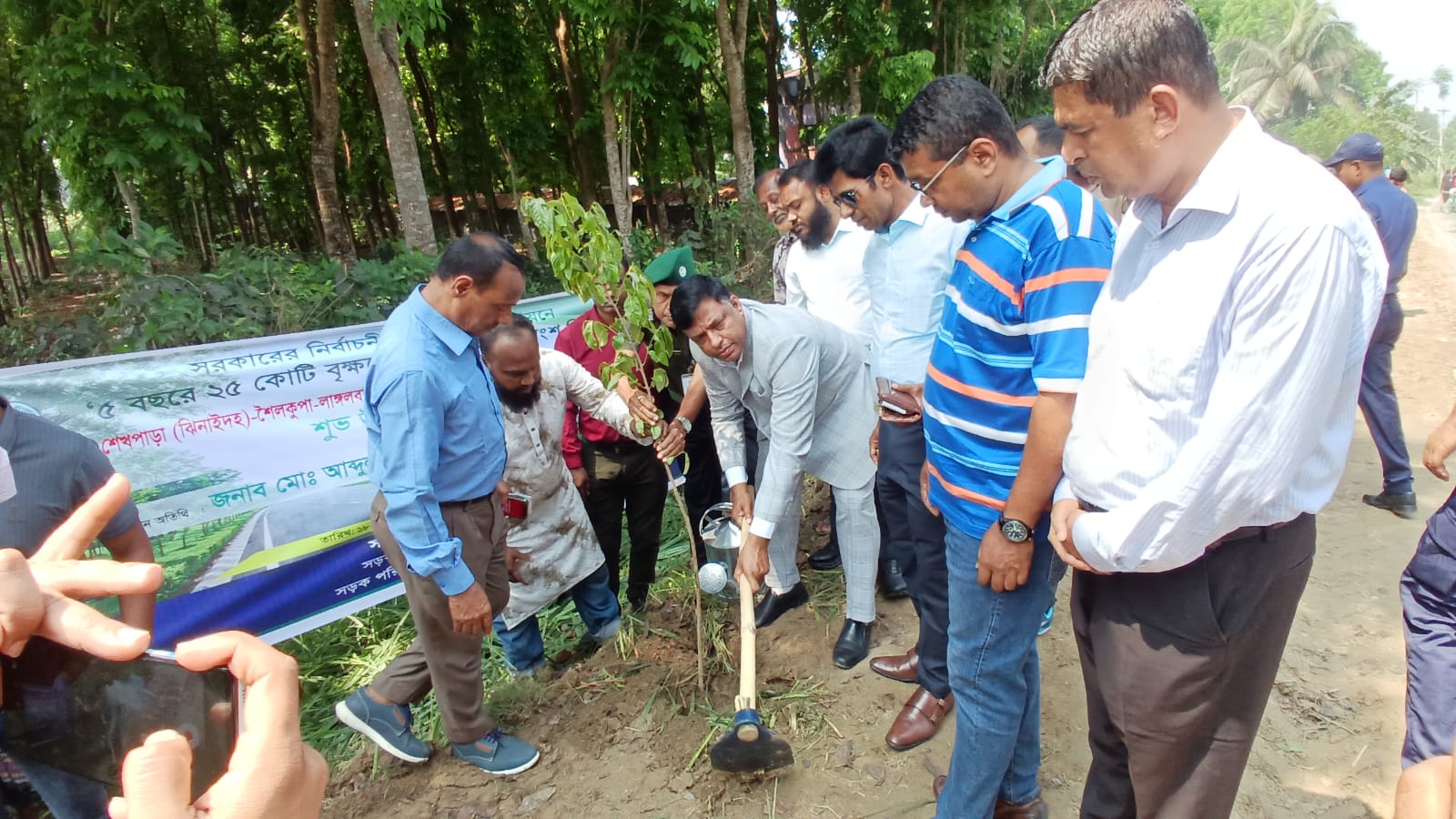 ঝিনাইদহের ২৬ কিলোমিটার সড়কে বৃক্ষরোপন কর্মসূচীর উদ্বোধন