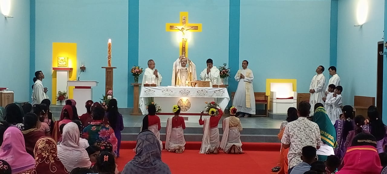 মহাদূত সাধু মিখায়েল গীর্জায় বর্ণীল আয়োজনে ইস্টার সানডে উদযাপন 