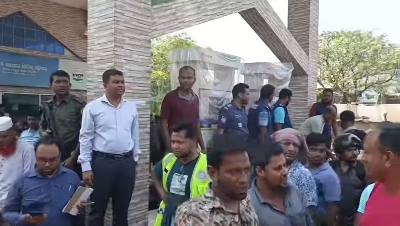 বুধহাটায় পেট্রোল পাম্পে মোবাইল কোর্ট, গাড়ী ফেলে ও গাড়ী নিয়ে চালকদের গা ঢাকা