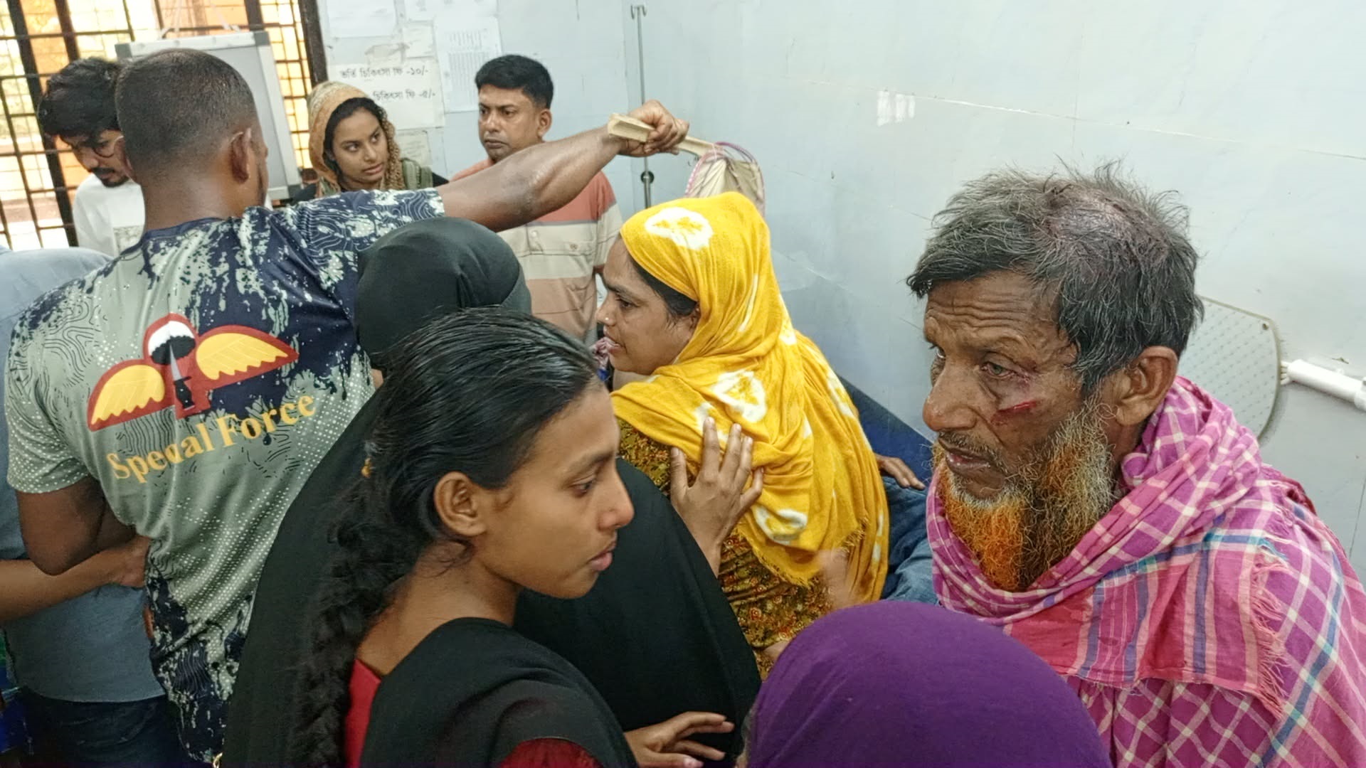 শৈলকুপায় বাকিতে চা না দেওয়ার দ্বন্দ্বে দু’পক্ষের সংঘর্ষে ১০ জন আহত