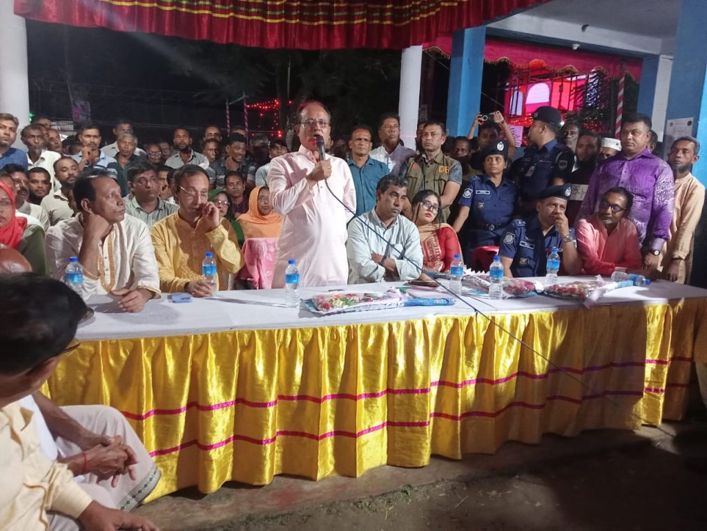 কচুয়ায় দূর্গা পূজা মন্ডপ পরিদর্শন করেন বাংলাদেশ উন্মুক্ত বিশ্ববিদ্যালয় (বাউবি)-এর উপাচার্য ড. এ বি এম ওবায়দুল ইসলাম