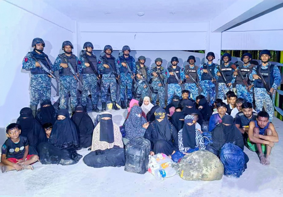 টেকনাফে নৌবাহিনী ও কোস্টগার্ডের অভিযানে অপহরণের শিকার ৩৯ জন উদ্ধার, ২ পাচারকারী আটক