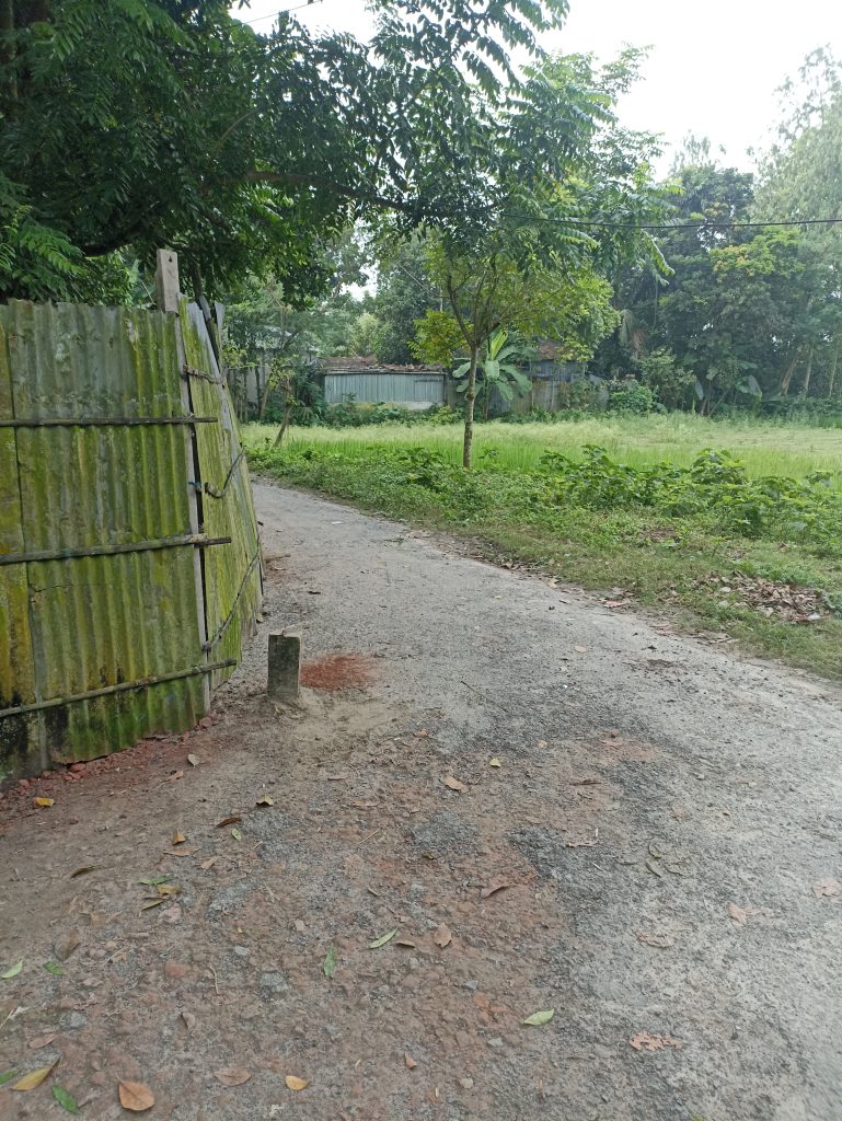 ব্রিটিশ আমল থেকে যে রাস্তাটি চালু ছিল তা আজ থেকে অর্ধেক বন্ধ