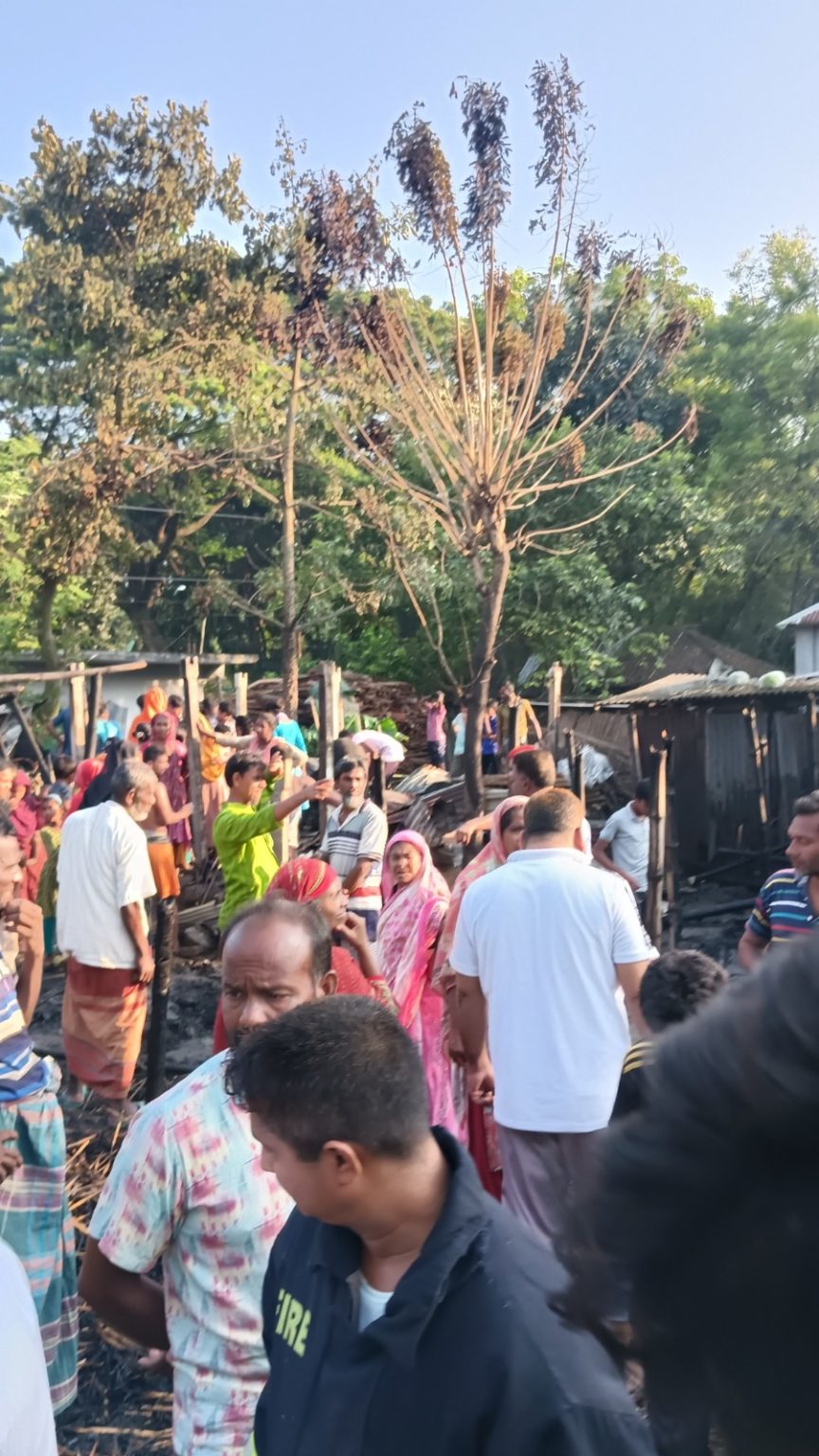 দৌলতপুরে ভয়াবহ অগ্নিকাণ্ডে চারটি বাড়ি পুড়ে ছাই