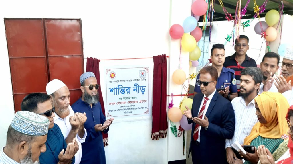 দুখু মিয়া ও তার জনমদুখিনী মাকে স্বপ্নের ঠিকানা দিলেন জেলা প্রশাসক