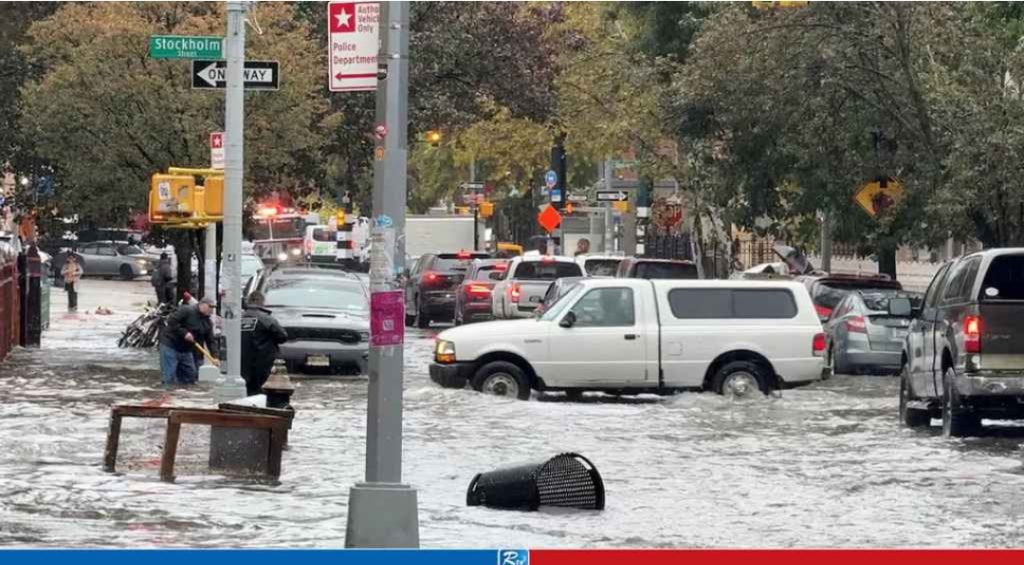 যুক্তরাষ্ট্রের নিউইয়র্কে রেকর্ড বৃষ্টিপাতঃ অন্তত দুইজনের প্রাণহানি, বন্যার সতর্কতা জারি