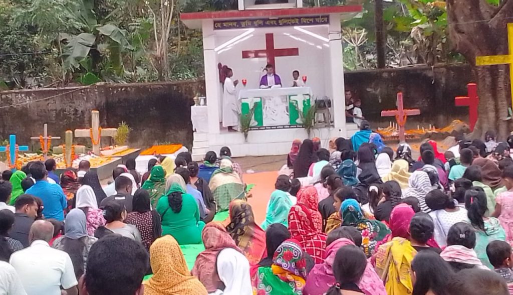 সাতক্ষীরায় খ্রিস্টান ধর্ম অবলম্বীদের কবর দিবস পালিত