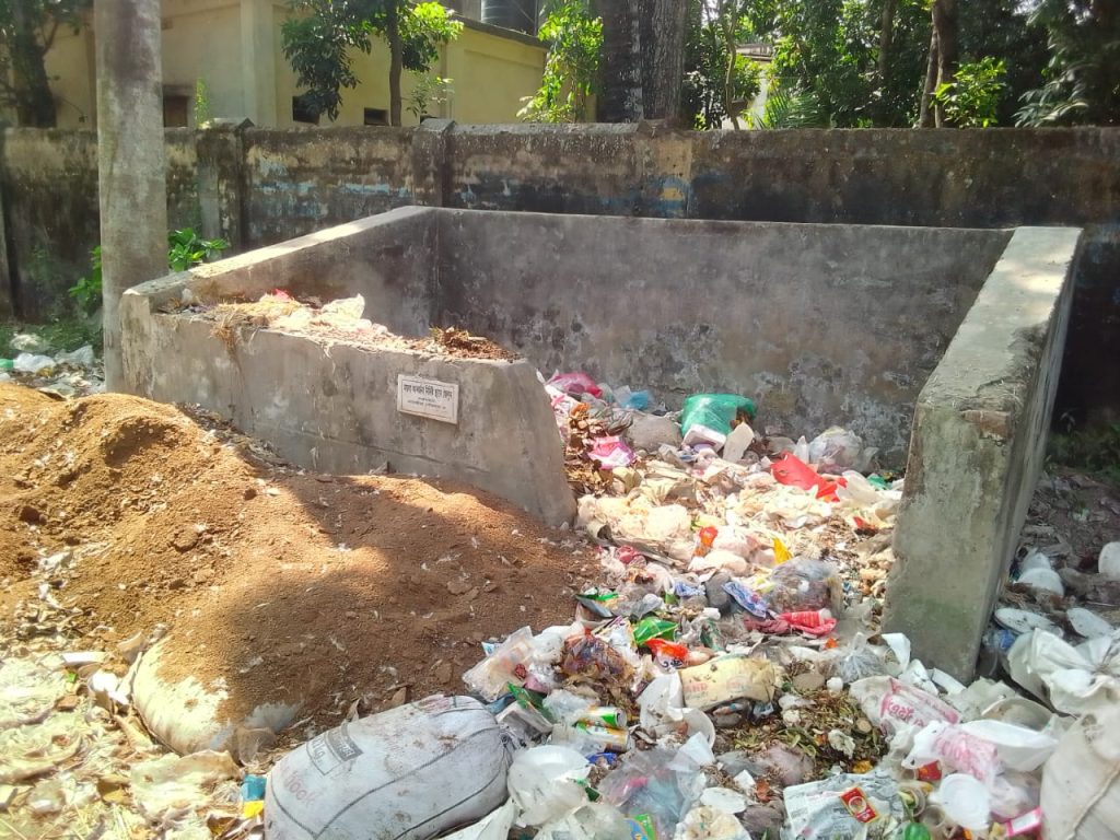 সাতক্ষীরার চালতেতলা ডাষ্টবিনের পচা ময়লার দুর্গন্ধে জনজীবন অতিষ্ঠ;সংশ্লিষ্ট কর্তৃপক্ষের হস্তক্ষেপ কামনা