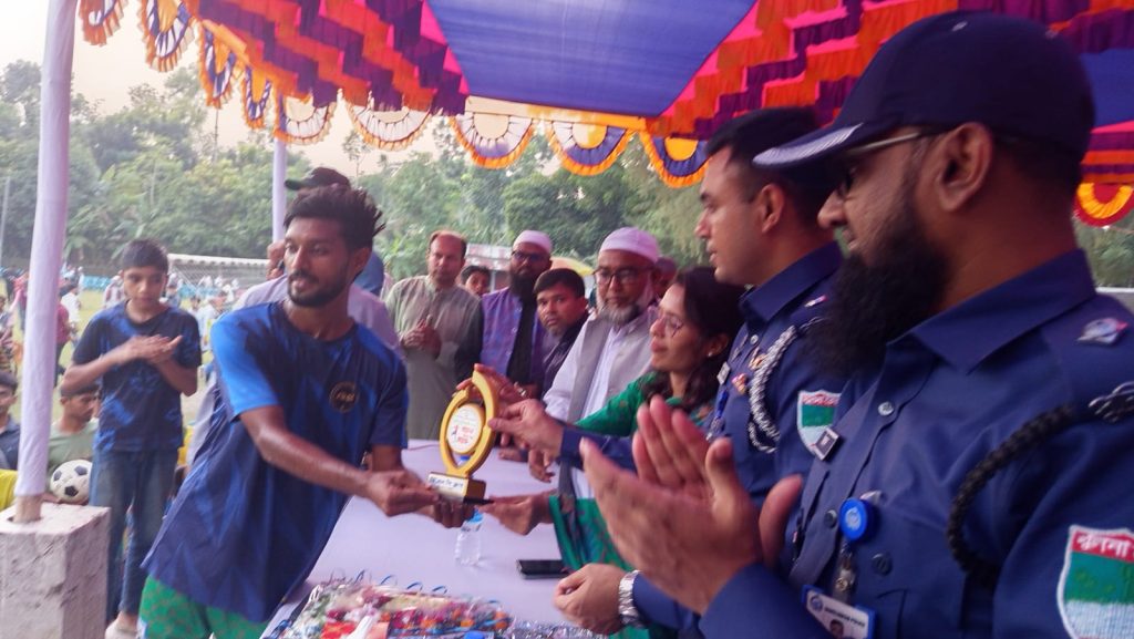 কালিগঞ্জ ডিএমসি ক্লাবের আয়োজনে ৮ দলীয় লক্ষ টাকার ফুটবল টুর্নামেন্ট উদ্বোধন