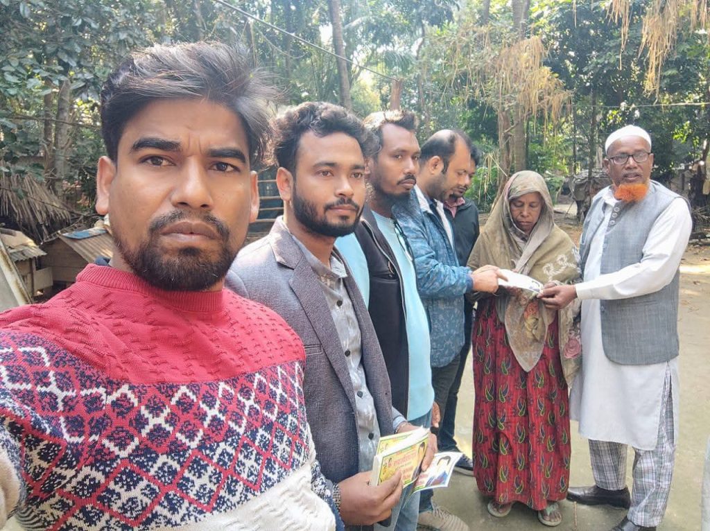 চাপাইল চরসিংগাতিতে ধানের শীষের প্রচারণায় জনস্রোত