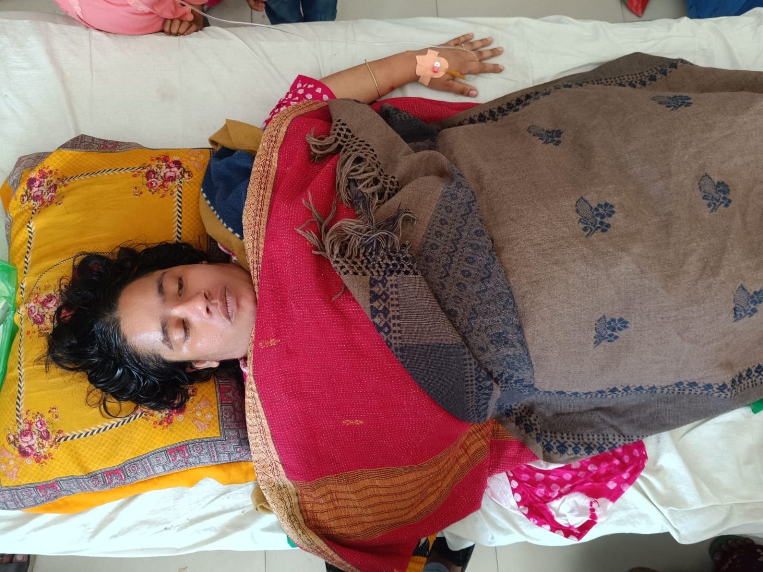 ঝিনাইদহে গৃহবধুকে মারধর করে বিবস্ত্র করার অভিযোগ