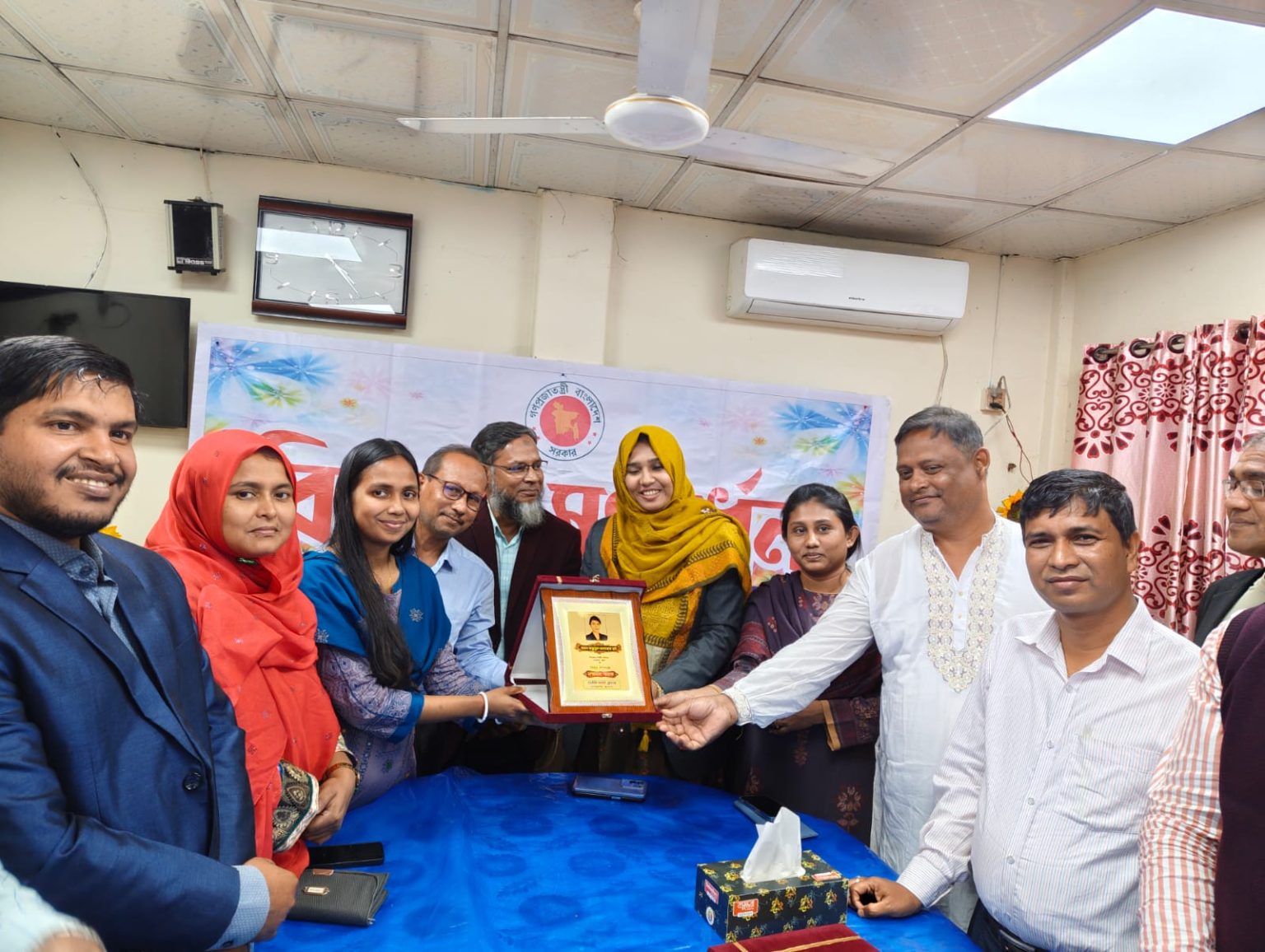 তেরখাদা অফিসার্স ক্লাবের পক্ষ থেকে বিদায়ী উপজেলা নির্বাহী অফিসার জান্নাতুল আফরোজ স্বর্ণাকে সংবর্ধনা প্রদান