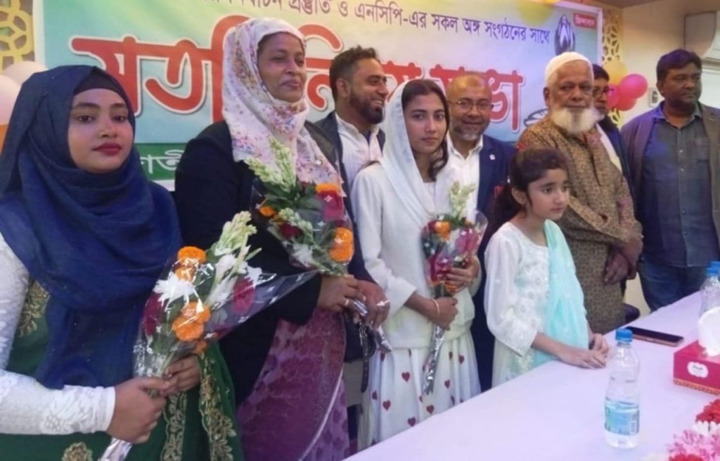 সাতক্ষীরায় মহিলা ক্রীড়া সংস্থার এ্যাডহক কমিটির সদস্য চায়না, মুনিরা ও জলিকে সংবর্ধনা