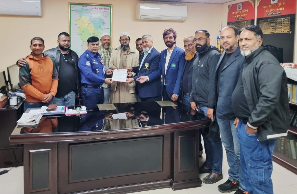 সাতক্ষীরায় নবনির্বাচিত ক্রিকেট আম্পায়ার্স কমিটির কাছে দায়িত্ব হস্তান্তর