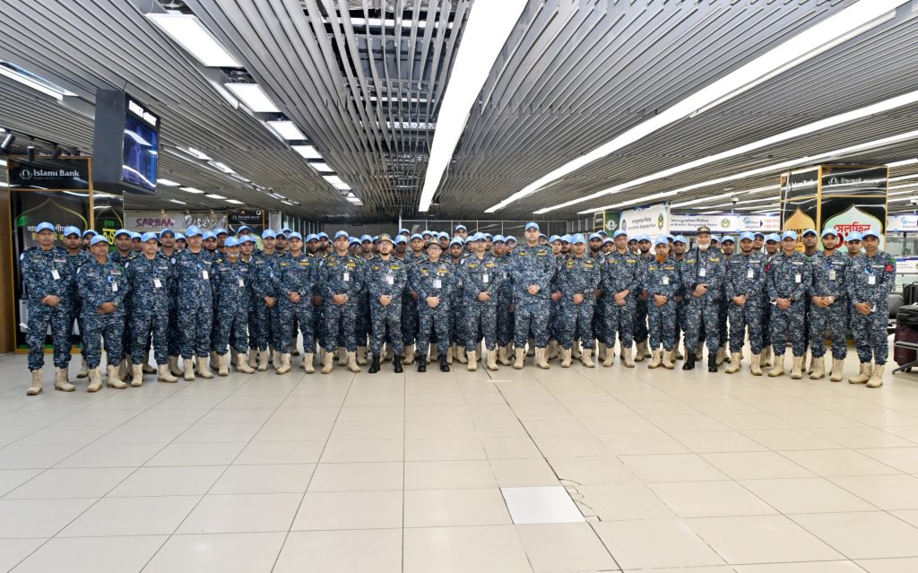 বিশ্ব শান্তি রক্ষায় দক্ষিণ সুদানের উদ্দেশ্যে নৌবাহিনীর সদস্যদের ঢাকা ত্যাগ