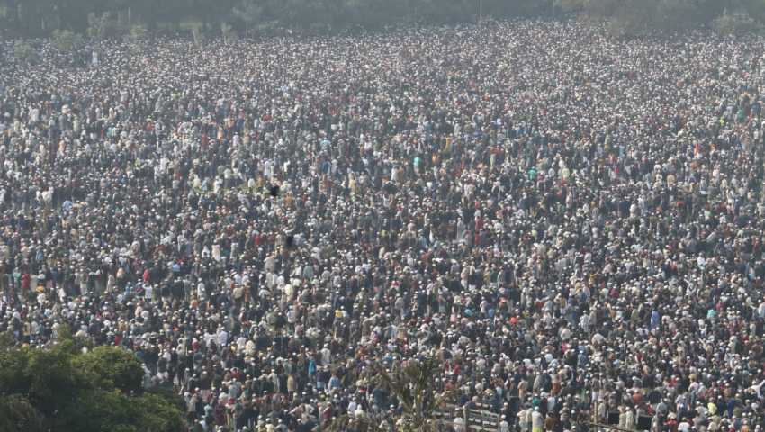 ভালোবাসায় সিক্ত মুসলিম বিশ্বের স্মরণকালের বৃহৎ জানাজা